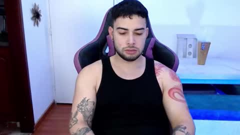 Snapshot of latam_ chatting on 11.30.25 YOUR BABY online show from 11.30.25