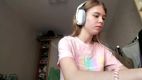 Snapshot of lateshastarnaud chatting on 04.16.26 Linet online show from 04.16.26