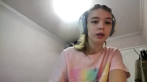 Snapshot of lateshastarnaud chatting on 04.17.26 Linet online show from 04.17.26