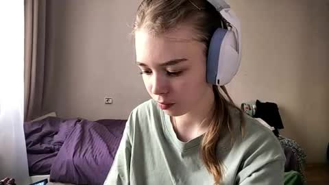 Snapshot of lateshastarnaud chatting on 04.19.26 Linet online show from 04.19.26