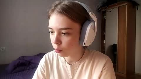 Snapshot of lateshastarnaud chatting on 04.22.26 Linet online show from 04.22.26