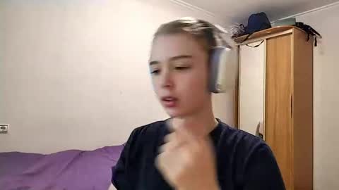 Snapshot of lateshastarnaud chatting on 04.26.26 Linet online show from 04.26.26