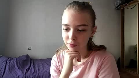 Snapshot of lateshastarnaud chatting on 04.29.26 Linet online show from 04.29.26