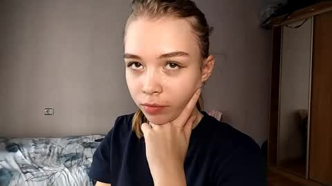 Snapshot of lateshastarnaud chatting on 05.17.26 Linet online show from 05.17.26