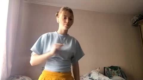 Snapshot of lateshastarnaud chatting on 05.26.26 Linet online show from 05.26.26