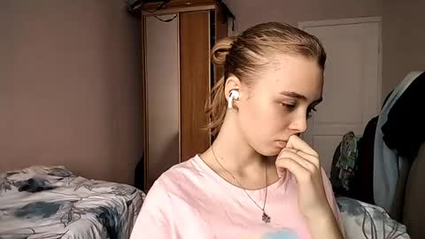 Snapshot of lateshastarnaud chatting on 05.27.26 Linet online show from 05.27.26