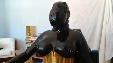 Snapshot of latex_doll_iris chatting on 06.16.26 Latex Doll Iris online show from 06.16.26