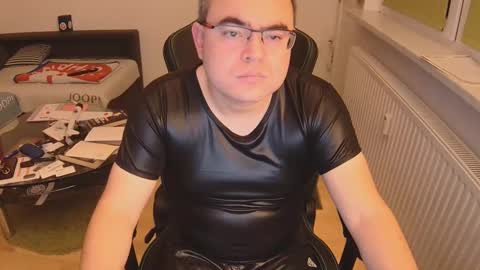 latexboy893 online show from 11.16.25