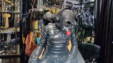 latexlover202 online show from 11.25.25