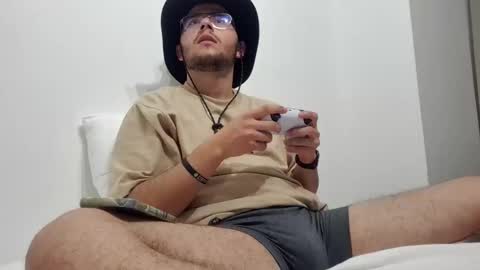 Snapshot of latin_edge chatting on 03.12.25 Latin edge online show from 03.12.25