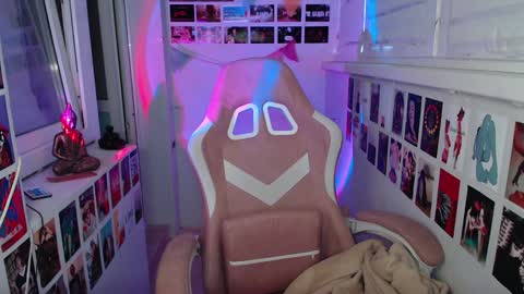 Snapshot of latina_mia chatting on 12.06.24 miiiiiiaaaa online show from 12.06.24