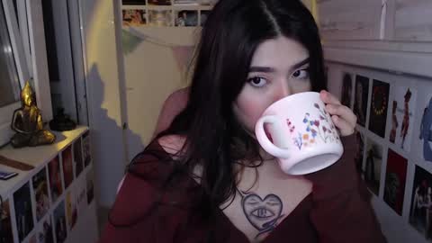 Snapshot of latina_mia chatting on 12.12.24 miiiiiiaaaa online show from 12.12.24