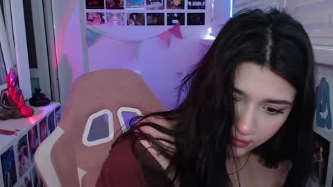 Snapshot of latina_mia chatting on 12.14.24 miiiiiiaaaa online show from 12.14.24