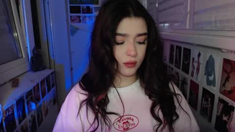 Snapshot of latina_mia chatting on 02.01.25 miiiiiiaaaa online show from 02.01.25