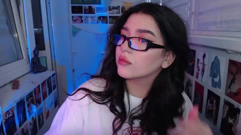 Snapshot of latina_mia chatting on 02.01.25 miiiiiiaaaa online show from 02.01.25