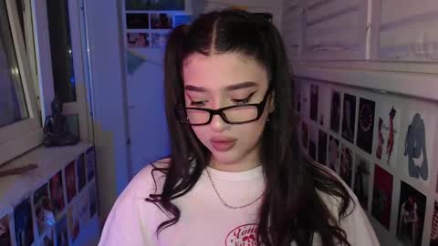 Snapshot of latina_mia chatting on 02.09.25 miiiiiiaaaa online show from 02.09.25