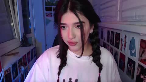 Snapshot of latina_mia chatting on 02.12.25 miiiiiiaaaa online show from 02.12.25