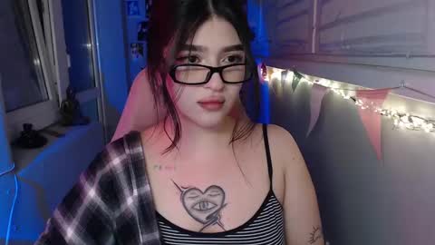 Snapshot of latina_mia chatting on 02.22.25 miiiiiiaaaa online show from 02.22.25