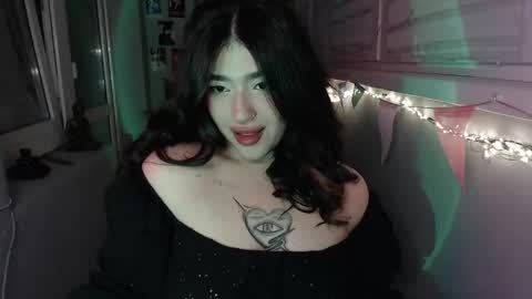 Snapshot of latina_mia chatting on 02.23.25 miiiiiiaaaa online show from 02.23.25