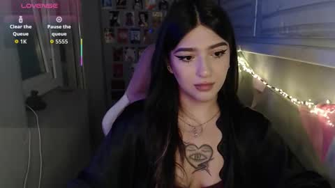 Snapshot of latina_mia chatting on 09.15.25 miiiiiiaaaa online show from 09.15.25