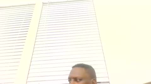 Snapshot of latinabeautycollection chatting on 11.16.25 Latinabeautycollection online show from 11.16.25