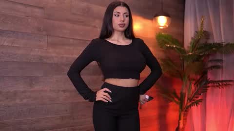 Latina online show from 10.30.25