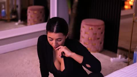 Snapshot of latinaloco chatting on 03.17.26 Latina online show from 03.17.26