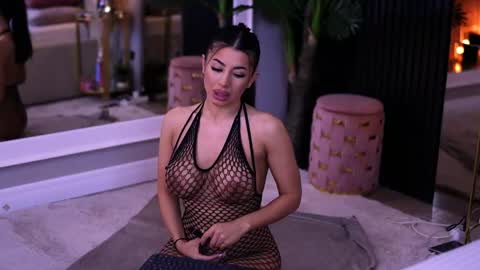 Snapshot of latinaloco chatting on 03.18.26 Latina online show from 03.18.26