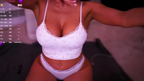Snapshot of latinaloco chatting on 04.23.26 Latina online show from 04.23.26