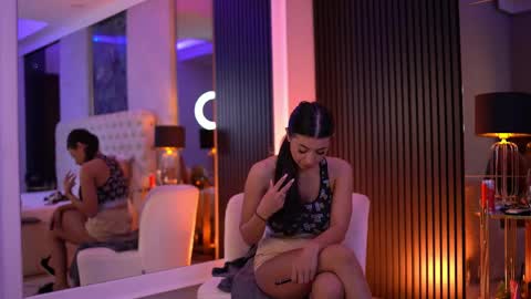 Snapshot of latinaloco chatting on 05.17.26 Latina online show from 05.17.26