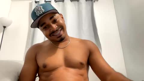 Snapshot of latinbbc_00 chatting on 02.24.25 latinbbc_00 online show from 02.24.25