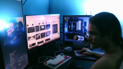 Snapshot of latinincognito chatting on 12.15.24 latinincognito online show from 12.15.24