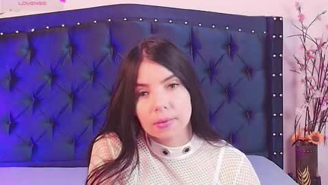 Snapshot of latinnangel chatting on 11.30.25 latinnangel online show from 11.30.25