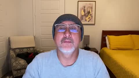 QS - INDEPENDENT MODEL online show from 10.28.25