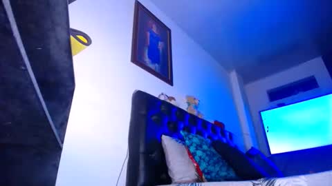 Snapshot of latino_hot_sexy_ chatting on 01.25.25 valentina online show from 01.25.25