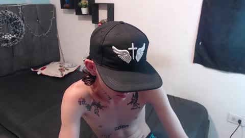 Snapshot of latins_boys_20 chatting on 12.04.24 NICK online show from 12.04.24