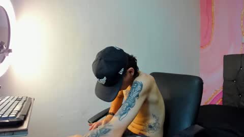 Snapshot of latins_boys_20 chatting on 10.08.25 NICK online show from 10.08.25