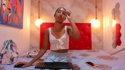 Snapshot of latins_lovers20 chatting on 12.02.24 latins lovers20 online show from 12.02.24