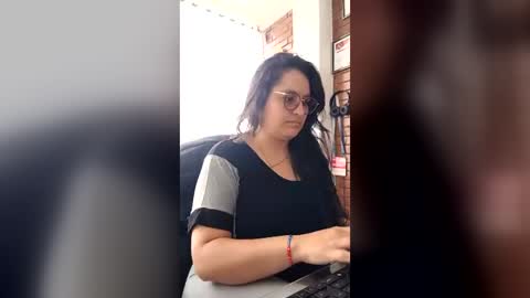 Snapshot of latinwishes chatting on 07.13.26 Julieta online show from 07.13.26