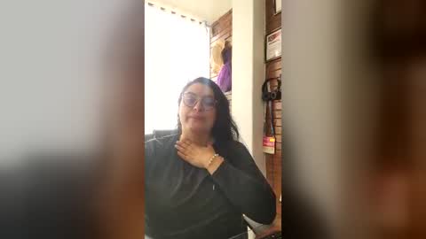 Snapshot of latinwishes chatting on 07.15.26 Julieta online show from 07.15.26