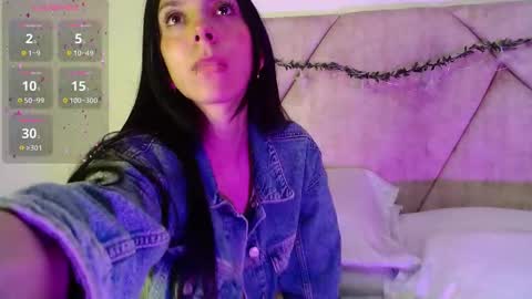 Snapshot of laugreen chatting on 09.11.25 Laura online show from 09.11.25