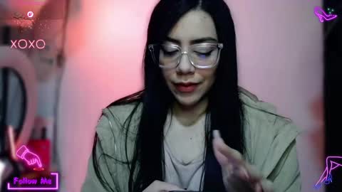 Snapshot of laujgray chatting on 10.13.25 laujgray online show from 10.13.25