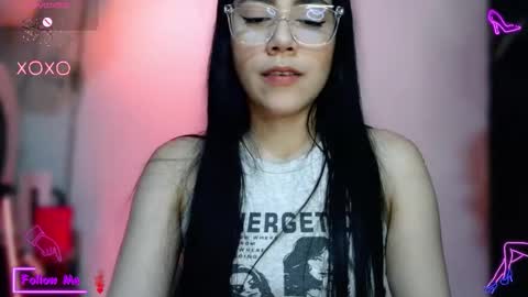 Snapshot of laujgray chatting on 10.14.25 laujgray online show from 10.14.25