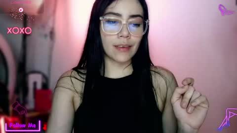 Snapshot of laujgray chatting on 11.23.25 laujgray online show from 11.23.25