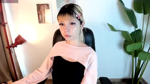 laukyubey1 online show from 04.28.26