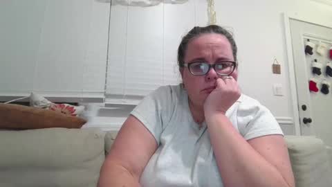 Snapshot of laulauma chatting on 12.20.24 LauLauMa online show from 12.20.24