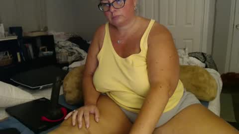 Snapshot of laulauma chatting on 09.14.25 LauLauMa online show from 09.14.25