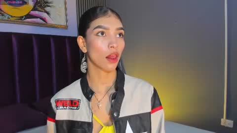Snapshot of laura_aristizabal_19 chatting on 06.17.26 Laura online show from 06.17.26
