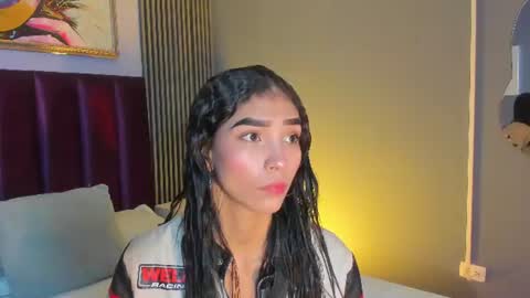 Snapshot of laura_aristizabal_19 chatting on 06.20.26 Laura online show from 06.20.26