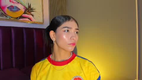 Snapshot of laura_aristizabal_19 chatting on 06.23.26 Laura online show from 06.23.26